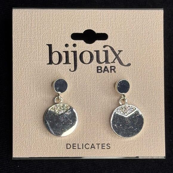 JCP Bijoux Bar Silver Tone Sparkly Statement Earrings 1in - Picture 2 of 7